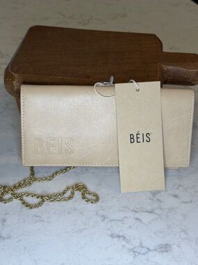 Béis Cream Chain Crossbody sunglasses case